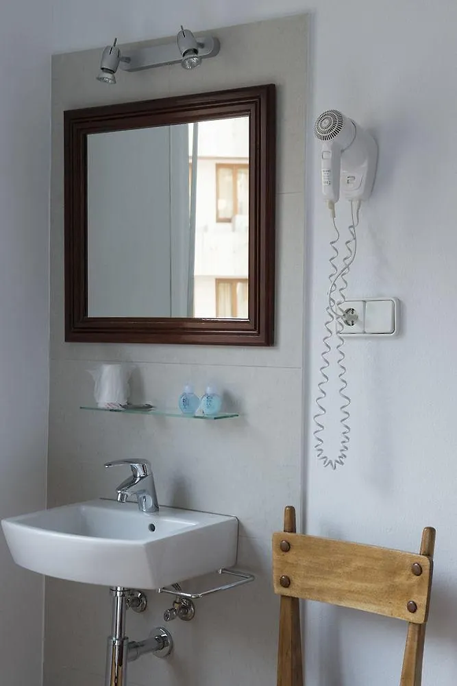 Hostal Ripoll Ibiza ספרד