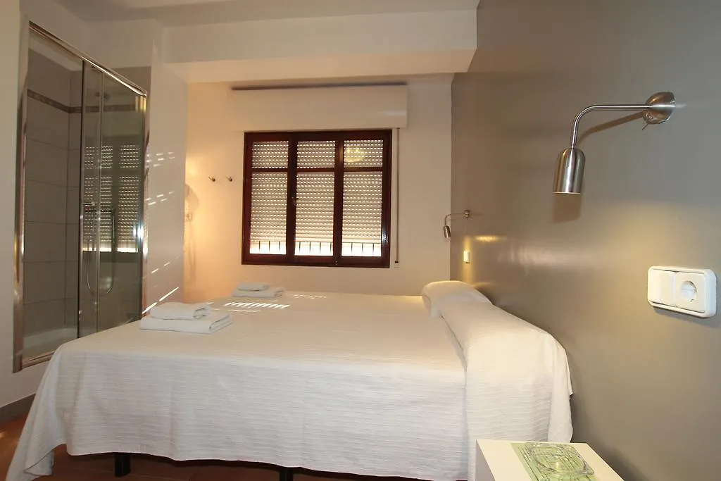 בית הארחה Hostal Ripoll Ibiza ספרד